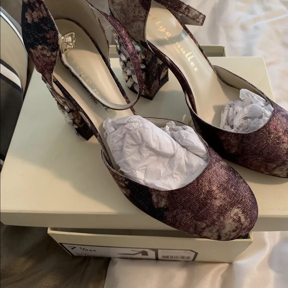 Bettye Muller Pump Shoe - Picture 2 of 8